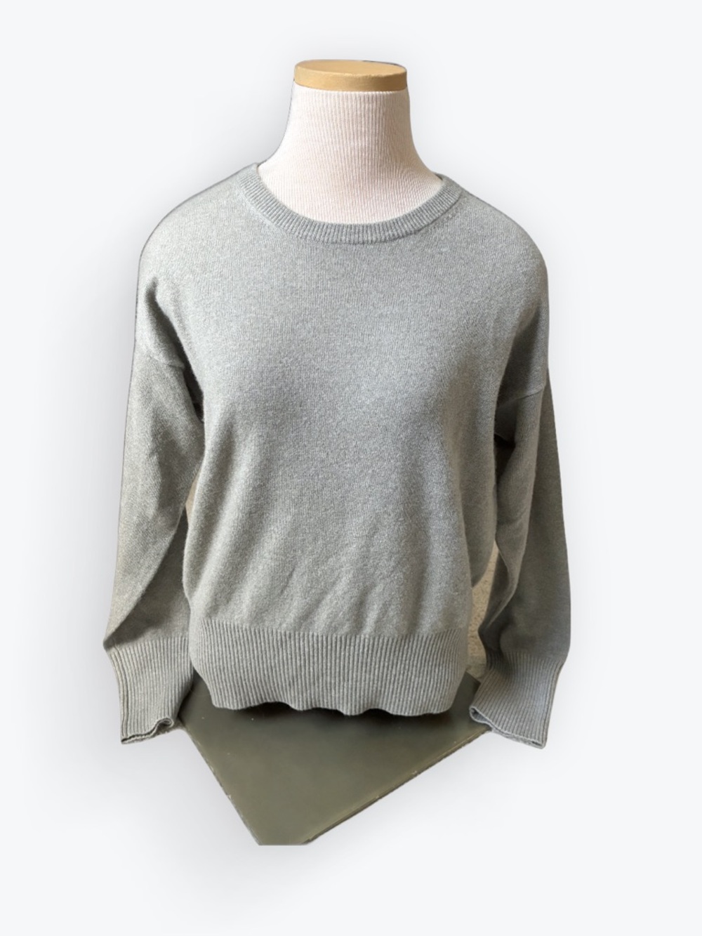 Uniqlo Cashmere Crew Neck Sweater Light Olive Green